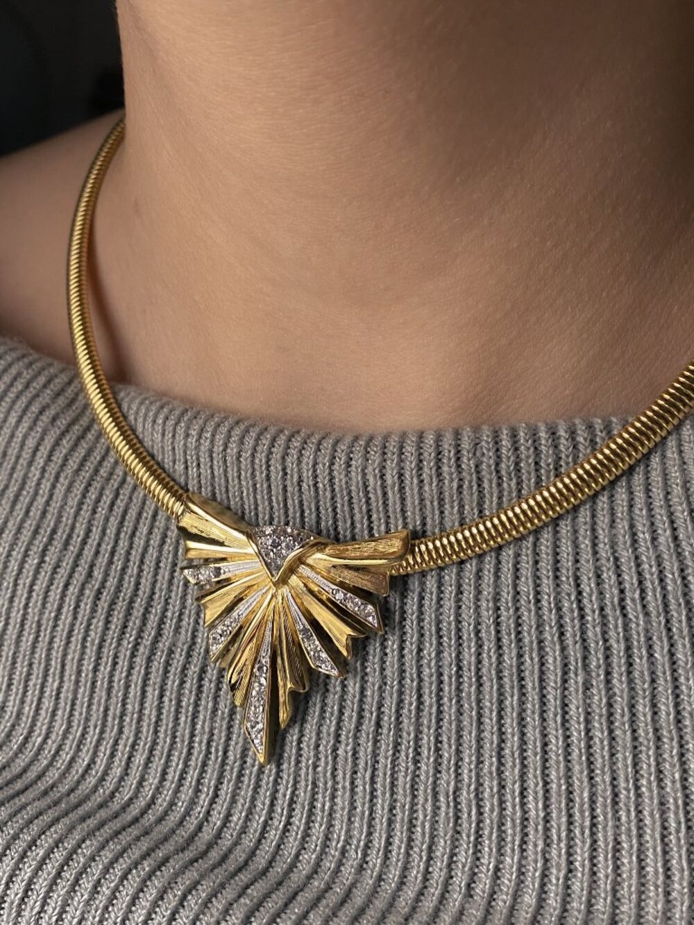 Vintage Trifari Omega Gold Chain Rhinestone Ruffle Leaf Pendant Collar Necklace